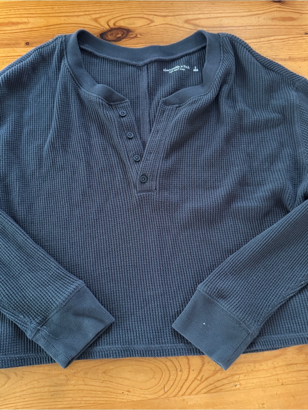 Abercrombie & Fitch Soft Cozy waffle knit henley cropped fit
Oversized S